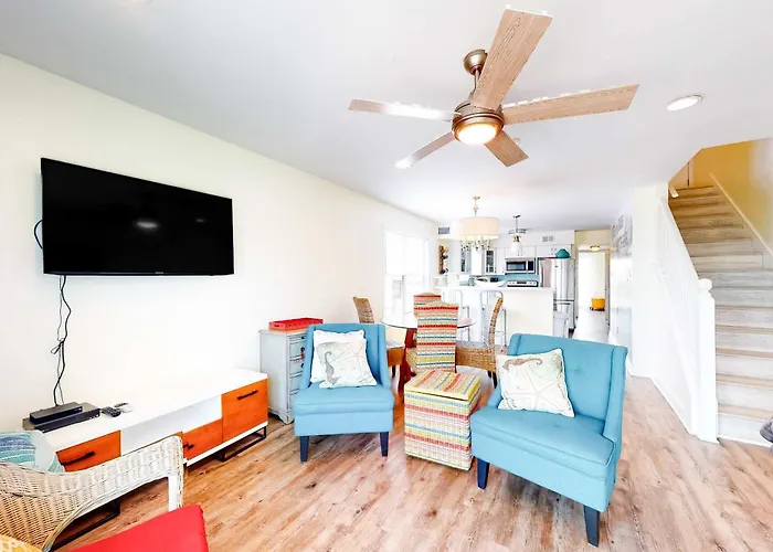 Beachfront With Furnished Waterfront Deck Balcony & Ac Holiday home Gulf Shores