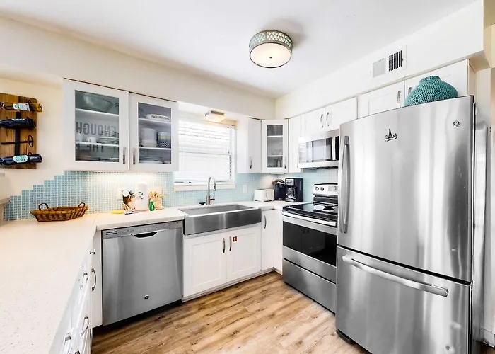 Beachfront With Furnished Waterfront Deck Balcony & Ac * Gulf Shores