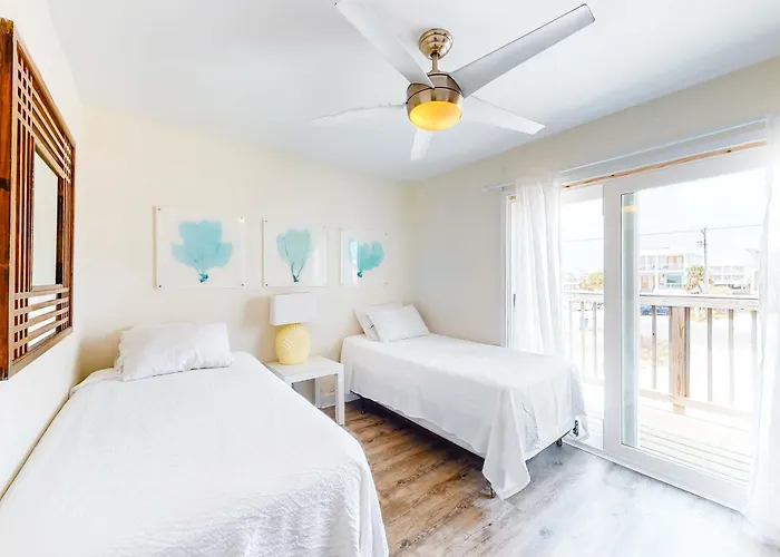 Beachfront With Furnished Waterfront Deck Balcony & Ac * Gulf Shores