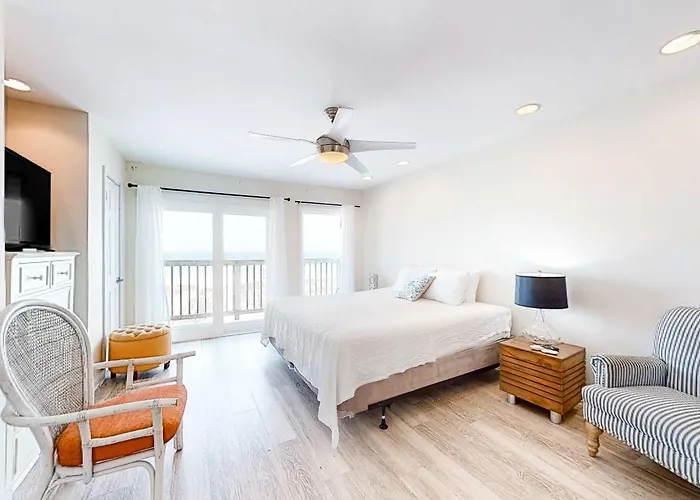 Beachfront With Furnished Waterfront Deck Balcony & Ac