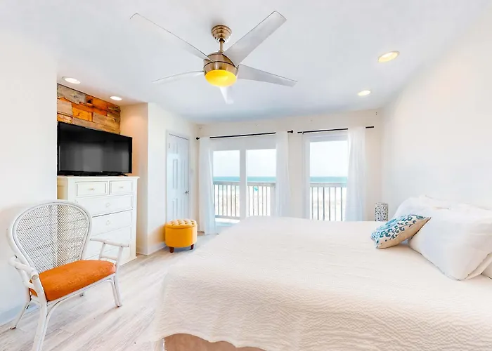 Holiday home Beachfront With Furnished Waterfront Deck Balcony & Ac